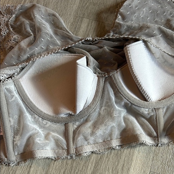 Victoria's Secret Lace Bralette in Cream - Picture 7 of 8